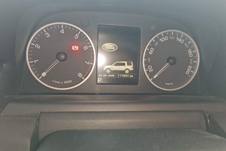 Used Land Rover Discovery 2016 3.0 SC V6 SE Odometer Close Up