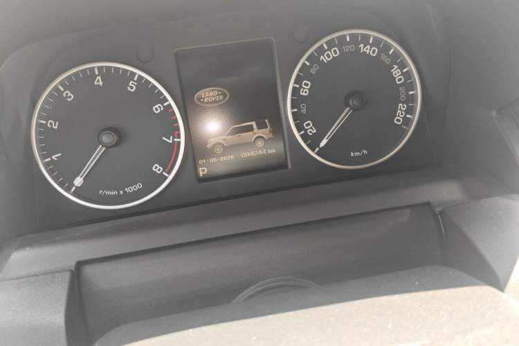 Used Land Rover Discovery  Odometer Close Up