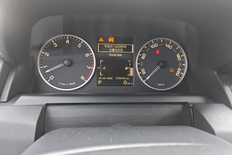 Used Land Rover Discovery 2016 3.0 SC Obsidian Black Heritage Edition SE Odometer Close Up