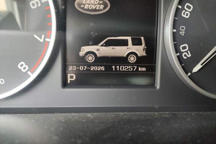 Used Land Rover Discovery 2016 3.0 SC Obsidian Black Heritage Edition SE Odometer Close Up