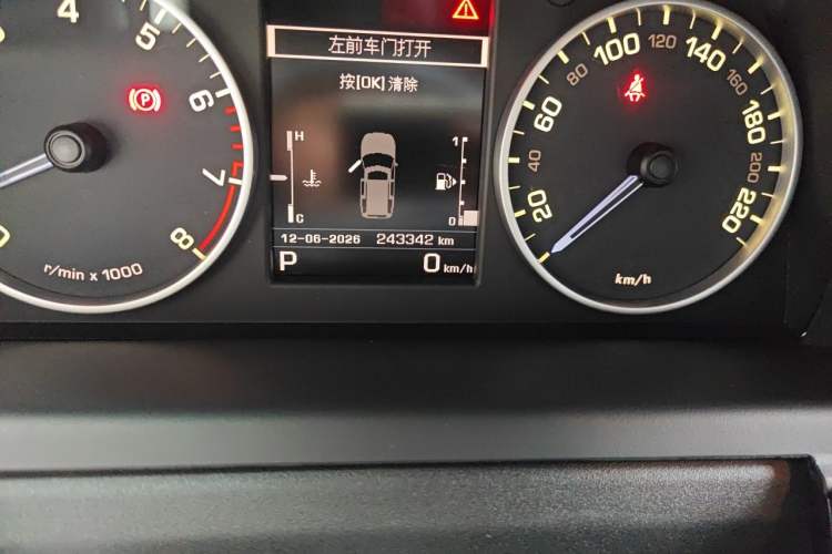 Used Land Rover Discovery 2016 3.0 SC V6 HSE Odometer Close Up