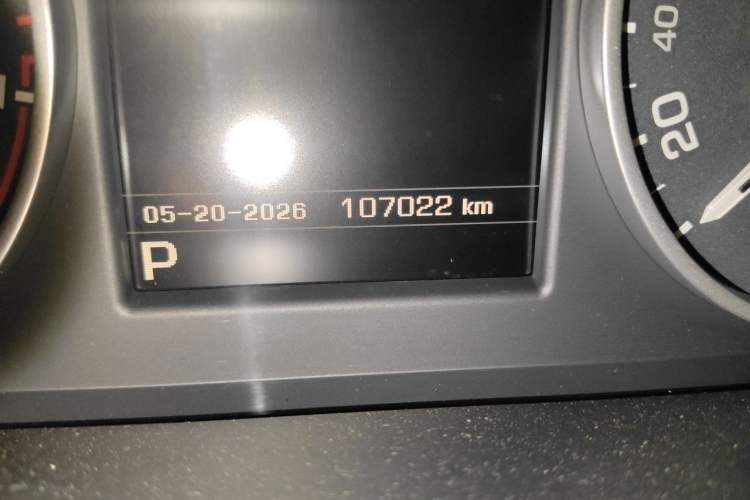 Used Land Rover Discovery  Odometer Close Up