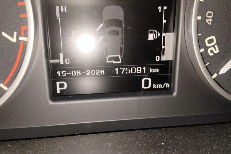 Used Land Rover Discovery 2016 3.0 SC V6 HSE Odometer Close Up