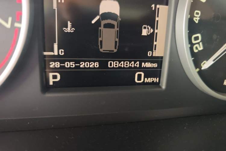 Used Land Rover Discovery  Odometer Close Up