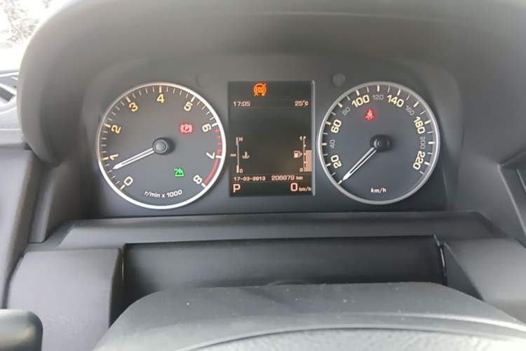 Used Land Rover Discovery  Odometer Close Up