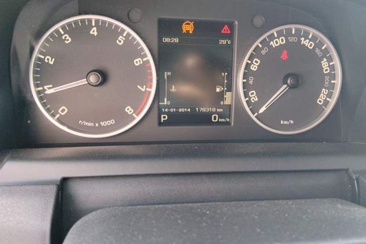 Used Land Rover Discovery  Odometer Close Up