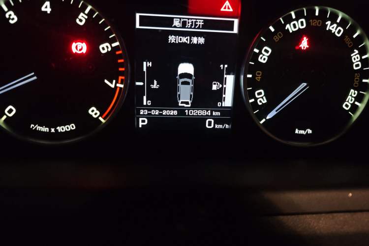 Used Land Rover Discovery 2016 3.0 SC Obsidian Black Heritage Edition SE Odometer Close Up