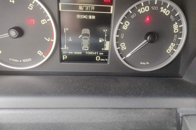 Used Land Rover Discovery 2016 3.0 SC V6 HSE Odometer Close Up