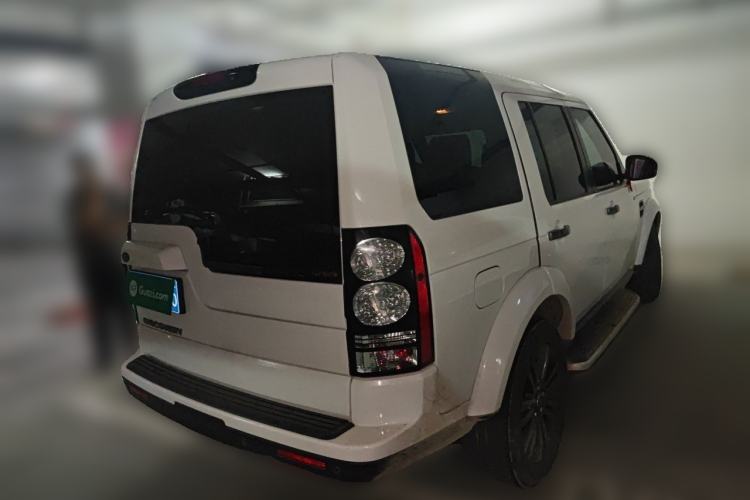 Used Land Rover Discovery 2016 3.0 SC Obsidian Black Heritage Edition SE Rear Right 45 Deg