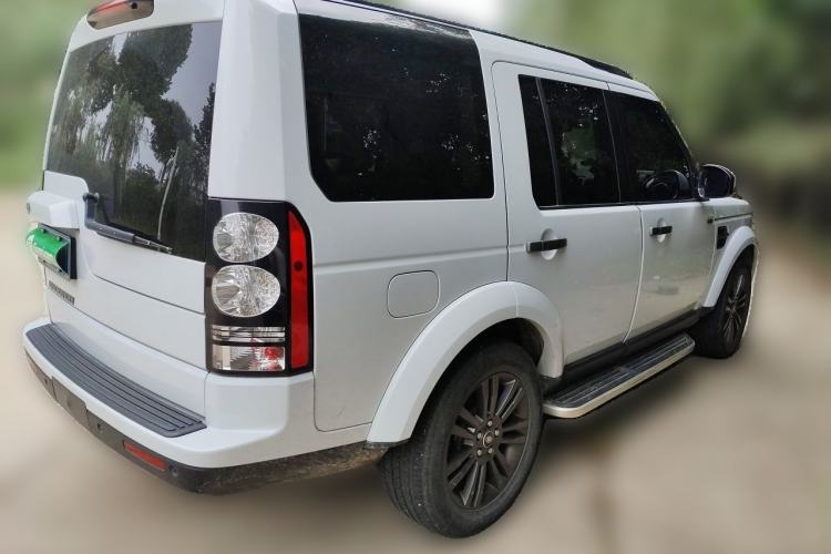 Used Land Rover Discovery 2016 3.0 SC Obsidian Black Heritage Edition SE Rear Right 45 Deg