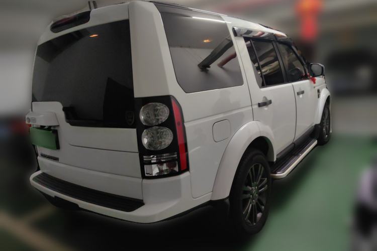 Used Land Rover Discovery 2016 3.0 SC Obsidian Black Heritage Edition SE Rear Right 45 Deg