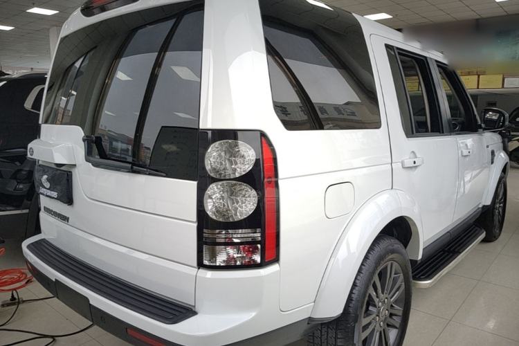 Used Land Rover Discovery 2016 3.0 SC Obsidian Black Heritage Edition HSE Rear Right 45 Deg