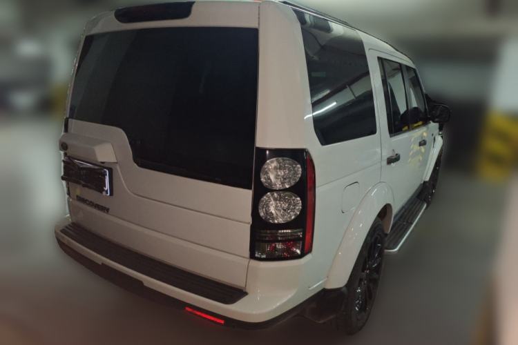 Used Land Rover Discovery 2016 3.0 SC Obsidian Black Heritage Edition SE Rear Right 45 Deg