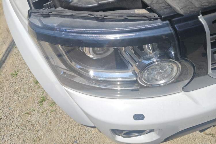 Used Land Rover Discovery  Right Front Headlight