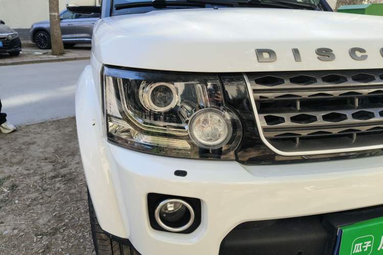 Used Land Rover Discovery 2016 3.0 SC Obsidian Black Heritage Edition HSE Right Front Headlight