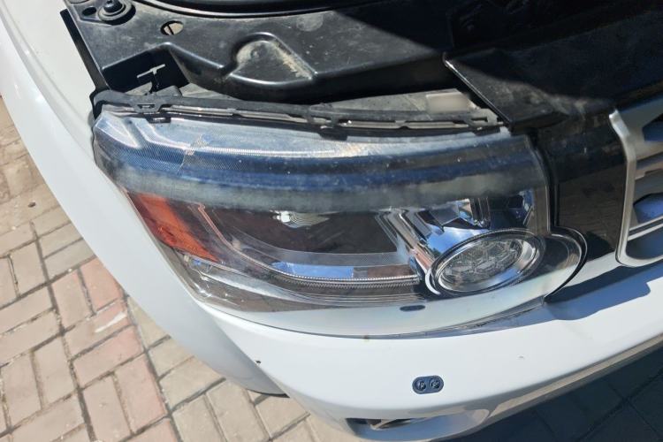 Used Land Rover Discovery  Right Front Headlight
