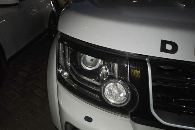 Used Land Rover Discovery  Right Front Headlight