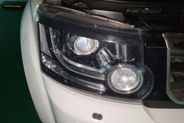 Used Land Rover Discovery 2016 3.0 SC V6 SE Right Front Headlight