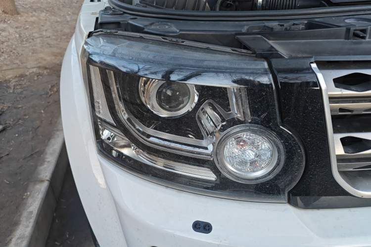 Used Land Rover Discovery 2016 3.0 SC V6 HSE Luxury Right Front Headlight