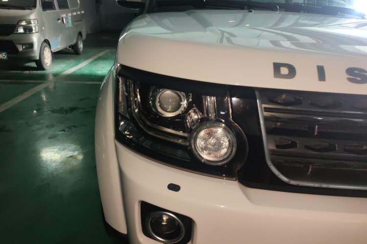 Used Land Rover Discovery 2016 3.0 SC Obsidian Black Heritage Edition HSE Right Front Headlight