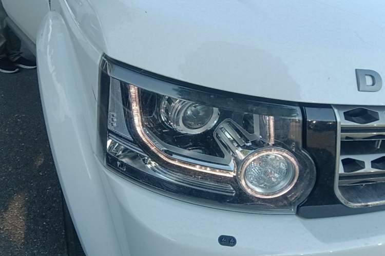 Used Land Rover Discovery  Right Front Headlight