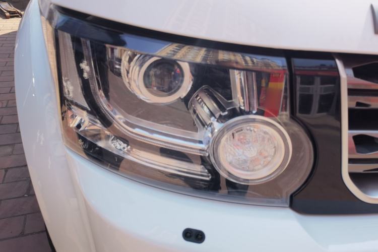Used Land Rover Discovery 2016 3.0 SC Obsidian Black Heritage Edition HSE Right Front Headlight