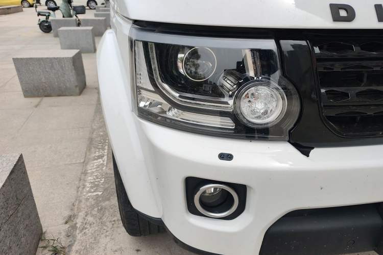 Used Land Rover Discovery 2016 3.0 SC V6 SE Right Front Headlight