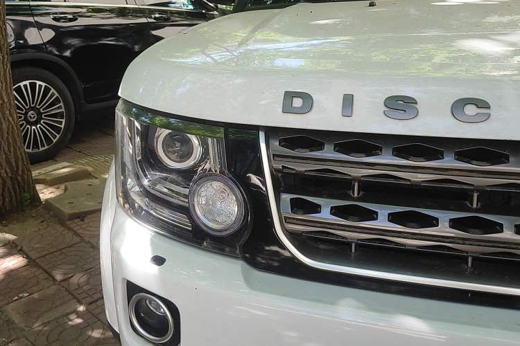 Used Land Rover Discovery 2016 3.0 SC Obsidian Black Heritage Edition HSE Right Front Headlight