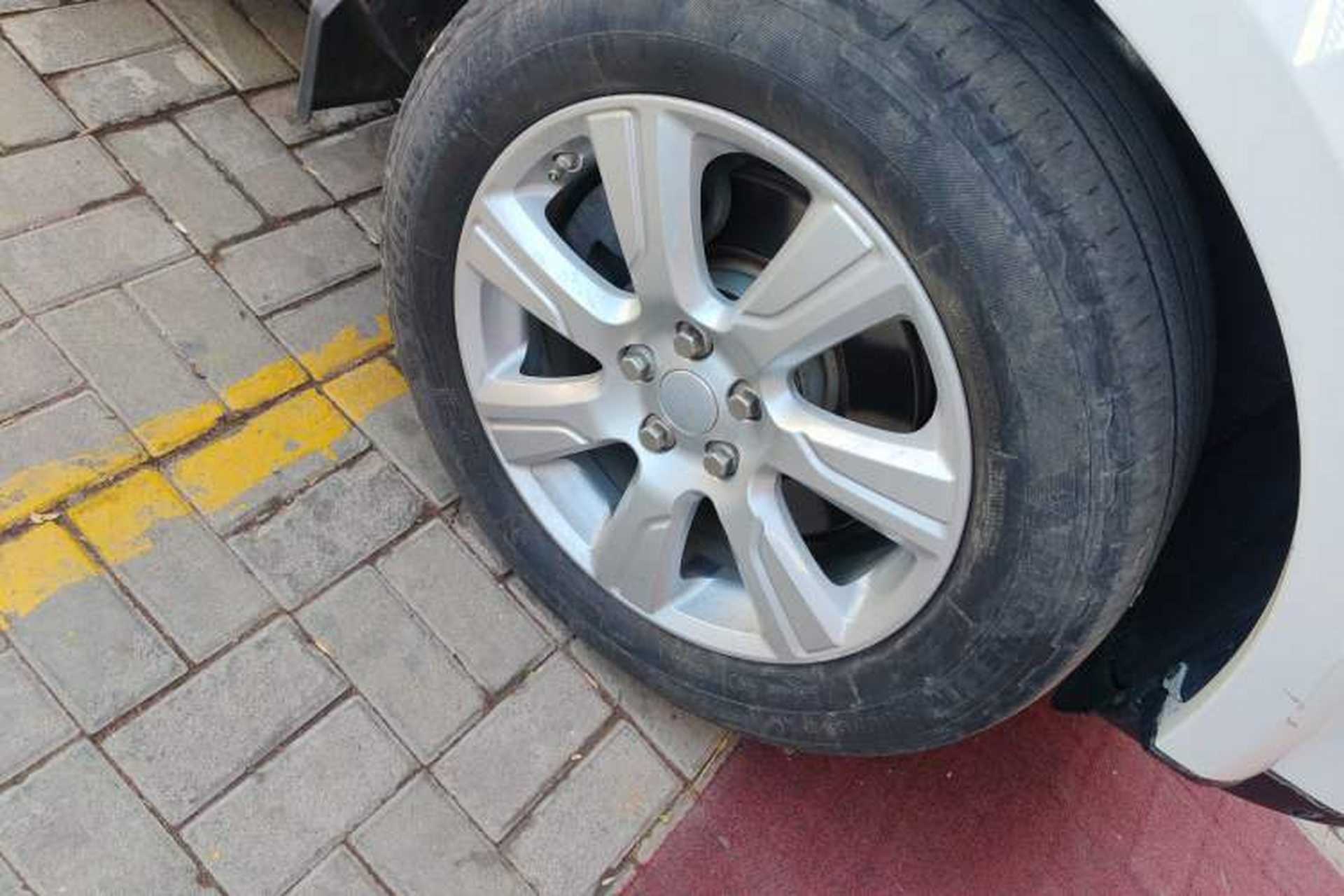 Used Land Rover Discovery 2016 4th Generation 3.0T HSE 7-Seater U.S. Specification Right Front Wheel Hub