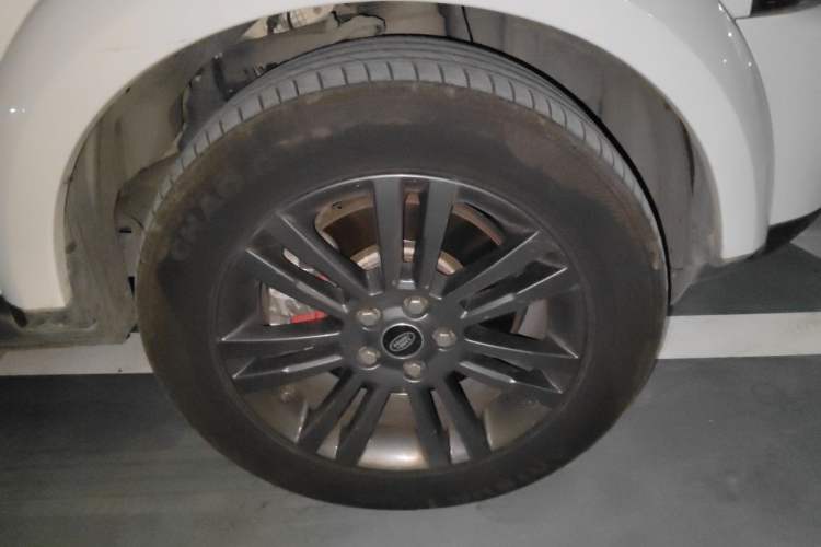 Used Land Rover Discovery  Right Front Wheel Hub