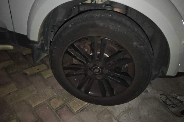 Used Land Rover Discovery  Right Front Wheel Hub