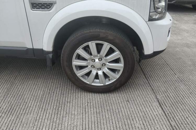 Used Land Rover Discovery  Right Front Wheel Hub