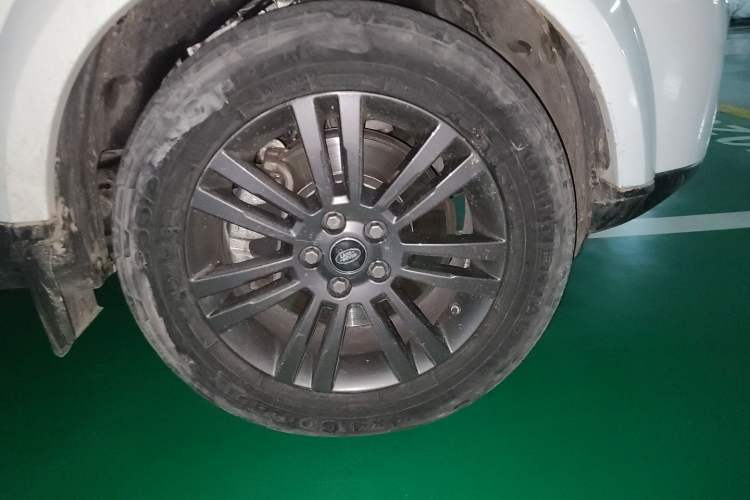 Used Land Rover Discovery 2016 3.0 SC V6 SE Right Front Wheel Hub