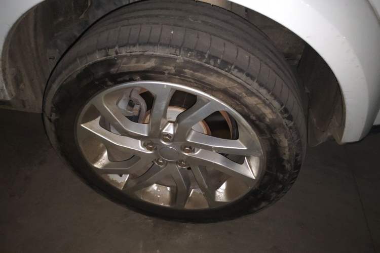 Used Land Rover Discovery 2016 3.0 SC Zhenfeng Limited Edition Right Front Wheel Hub