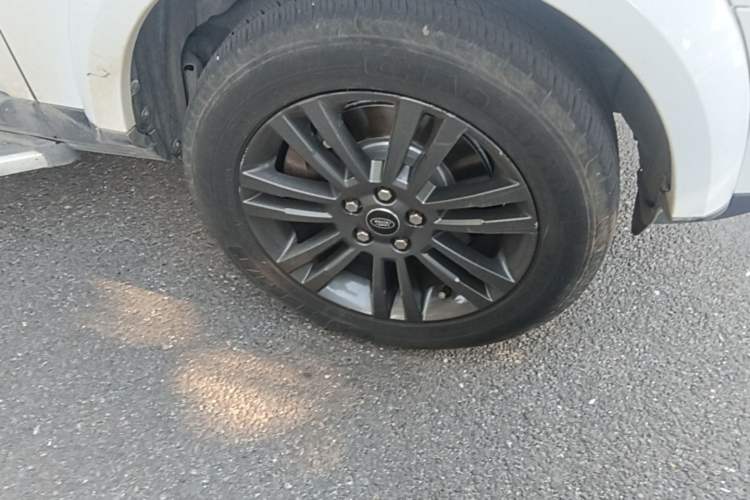 Used Land Rover Discovery  Right Front Wheel Hub
