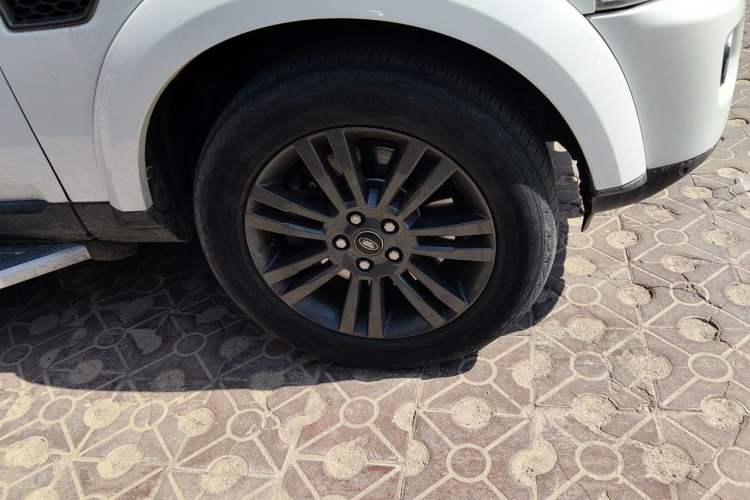 Used Land Rover Discovery  Right Front Wheel Hub