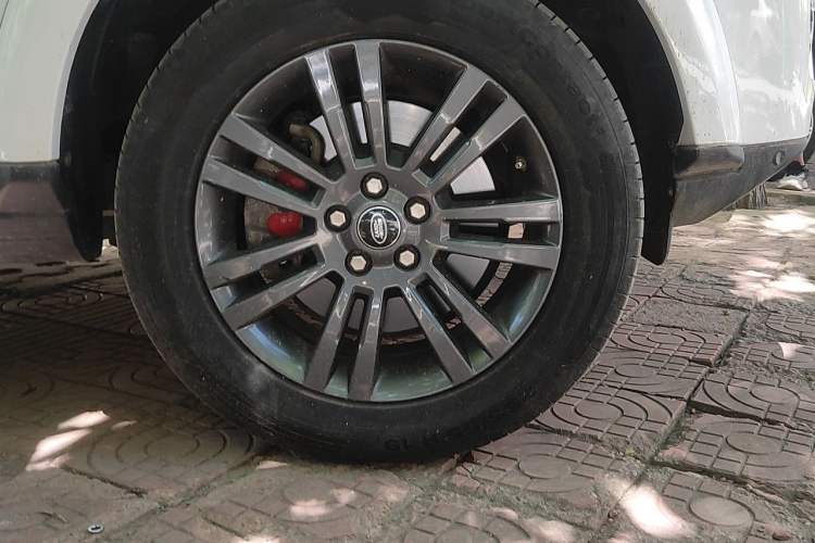 Used Land Rover Discovery 2016 3.0 SC Obsidian Black Heritage Edition HSE Right Front Wheel Hub
