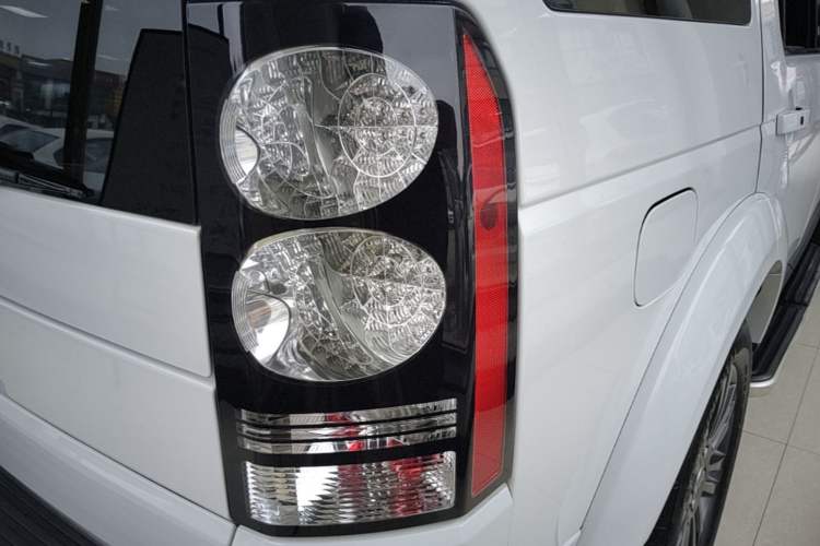 Used Land Rover Discovery 2016 3.0 SC Obsidian Black Heritage Edition HSE Right Rear Taillight