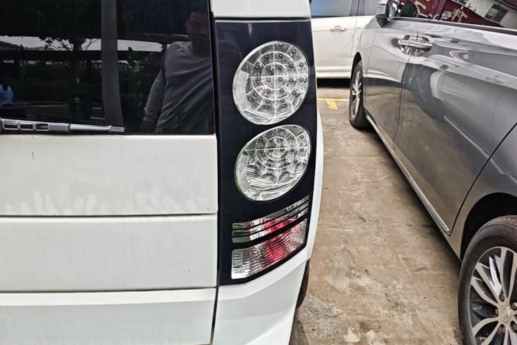 Used Land Rover Discovery 2016 3.0 SC Obsidian Black Heritage Edition HSE Right Rear Taillight