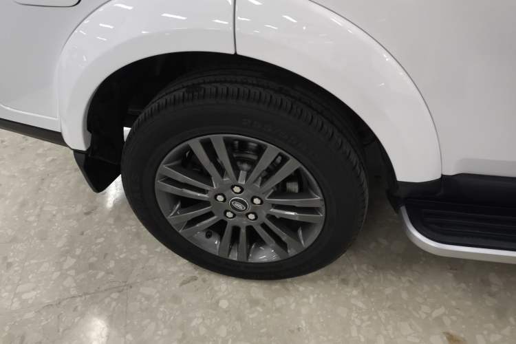 Used Land Rover Discovery 2016 3.0 SC Obsidian Black Heritage Edition HSE Right Rear Wheel Hub