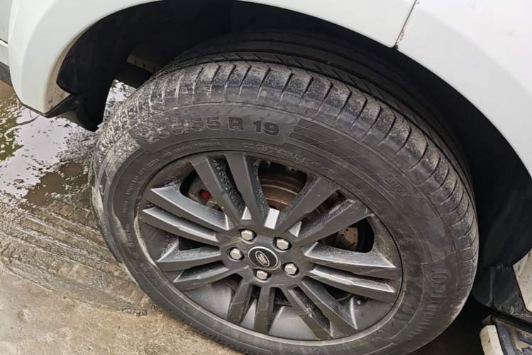 Used Land Rover Discovery 2016 3.0 SC Obsidian Black Heritage Edition HSE Right Rear Wheel Hub