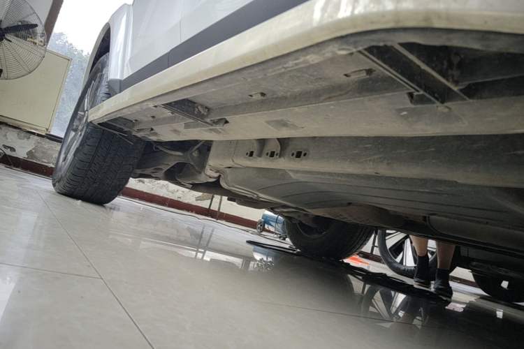 Used Land Rover Discovery 2016 3.0 SC Obsidian Black Heritage Edition HSE Right Side Sill