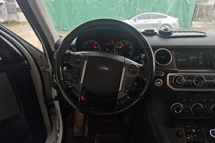Used Land Rover Discovery 2016 3.0 SC V6 SE Steering Wheel