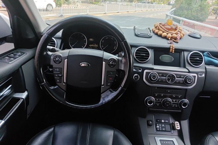 Used Land Rover Discovery 2016 3.0 SC Obsidian Black Heritage Edition SE Steering Wheel