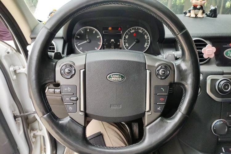 Used Land Rover Discovery 2016 3.0 SC Obsidian Black Heritage Edition SE Steering Wheel