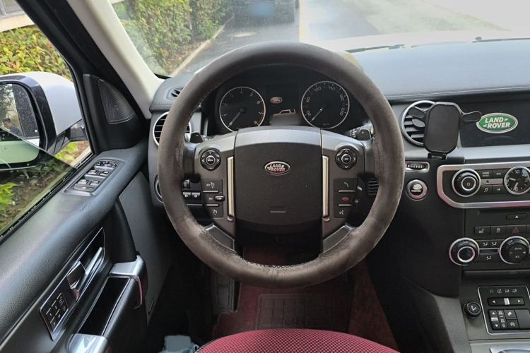 Used Land Rover Discovery 2016 3.0 SC Obsidian Black Heritage Edition SE Steering Wheel