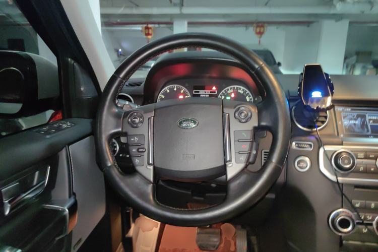 Used Land Rover Discovery 2016 3.0 SC Obsidian Black Heritage Edition SE Steering Wheel