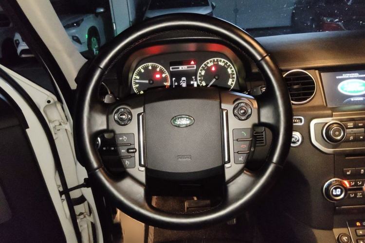 Used Land Rover Discovery 2016 3.0 SC V6 HSE Steering Wheel