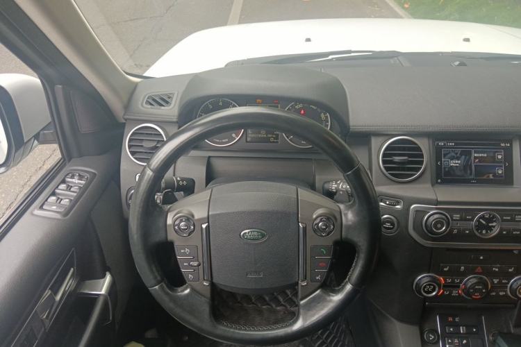 Used Land Rover Discovery 2016 3.0 SC Obsidian Black Heritage Edition HSE Steering Wheel