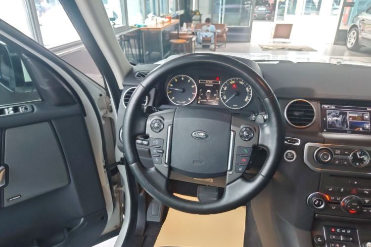 Used Land Rover Discovery 2016 3.0 SC V6 SE Steering Wheel